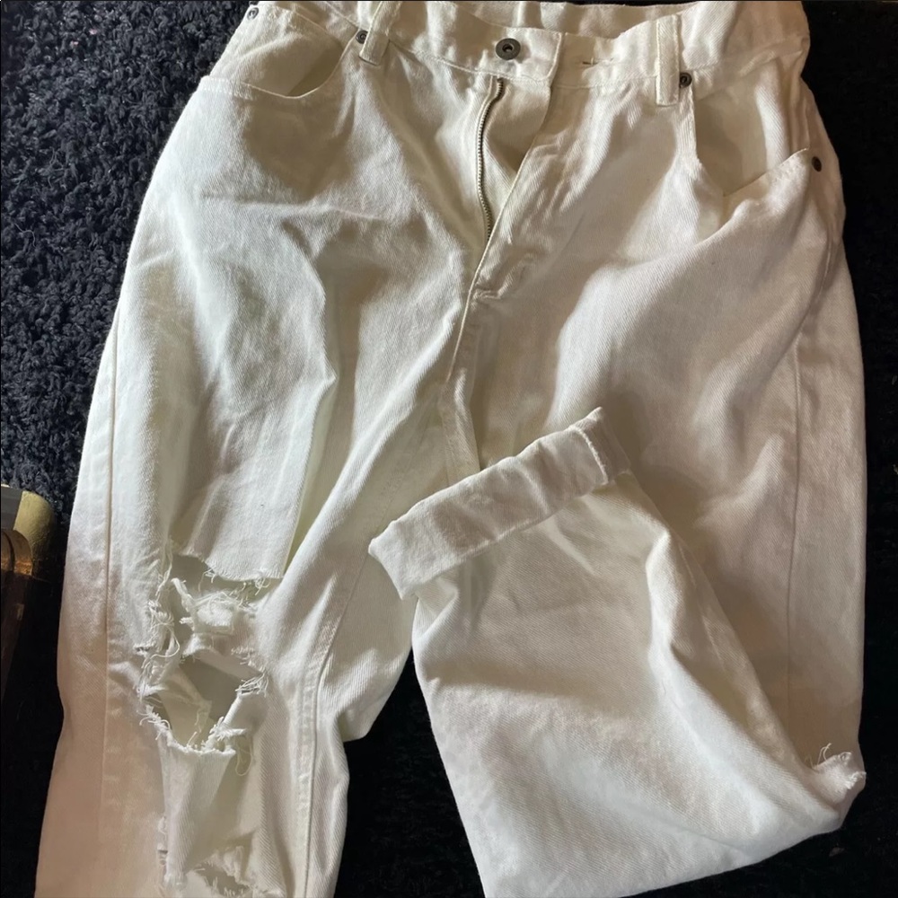 Liz Claiborne White Distressed Jeans- Size 8P